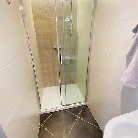 Modern Letna Apartamento